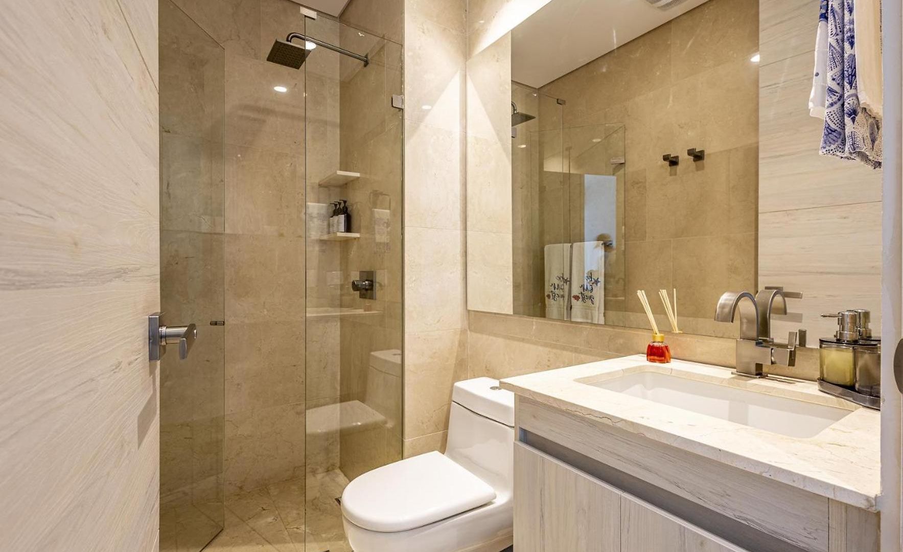 3 Bedroom With Jacuzzi In Baru Cartagena